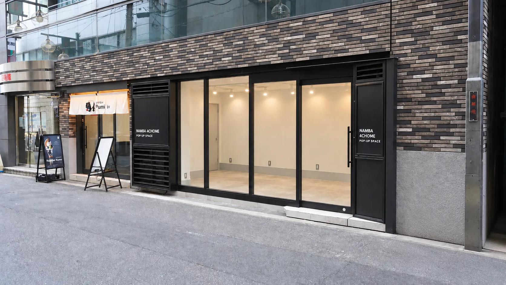 難波御堂筋ビルディング北側1階の路面店舗と周辺道路